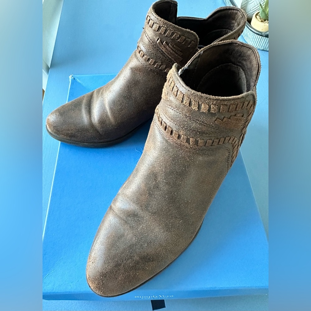 Ankle boots